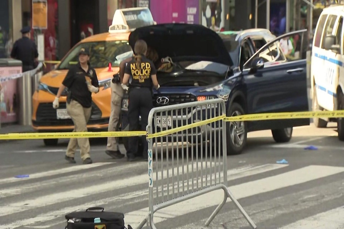 17-year-old in custody after shots fired in Times Square, police say