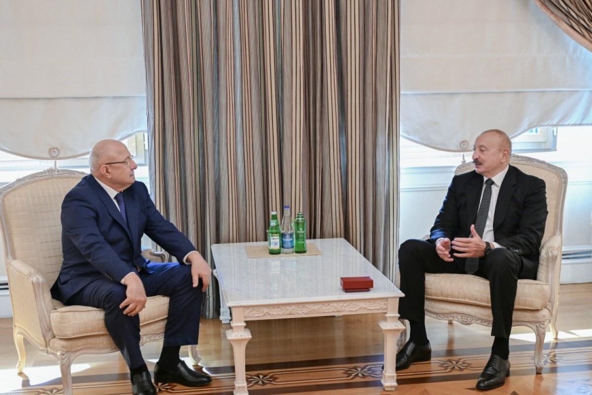 President presents “Dostlug” Order to prominent Dagestani public and political figure Gurban Gurbanov