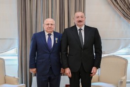 Prezident Dağıstanın tanınmış ictimai-siyasi xadimi Qurban Qurbanova “Dostluq” ordenini təqdim edib