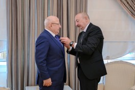 Prezident Dağıstanın tanınmış ictimai-siyasi xadimi Qurban Qurbanova “Dostluq” ordenini təqdim edib