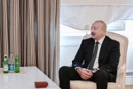 Prezident Dağıstanın tanınmış ictimai-siyasi xadimi Qurban Qurbanova “Dostluq” ordenini təqdim edib
