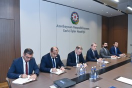 Azərbaycanla Qəmər Adaları İttifaqı arasında münasibətlər müzakirə olunub