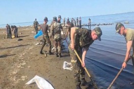 Dübəndi sahilində aşkarlanan neft qalıqları ərazidən kənarlaşdırılıb  - FOTO  - VİDEO 