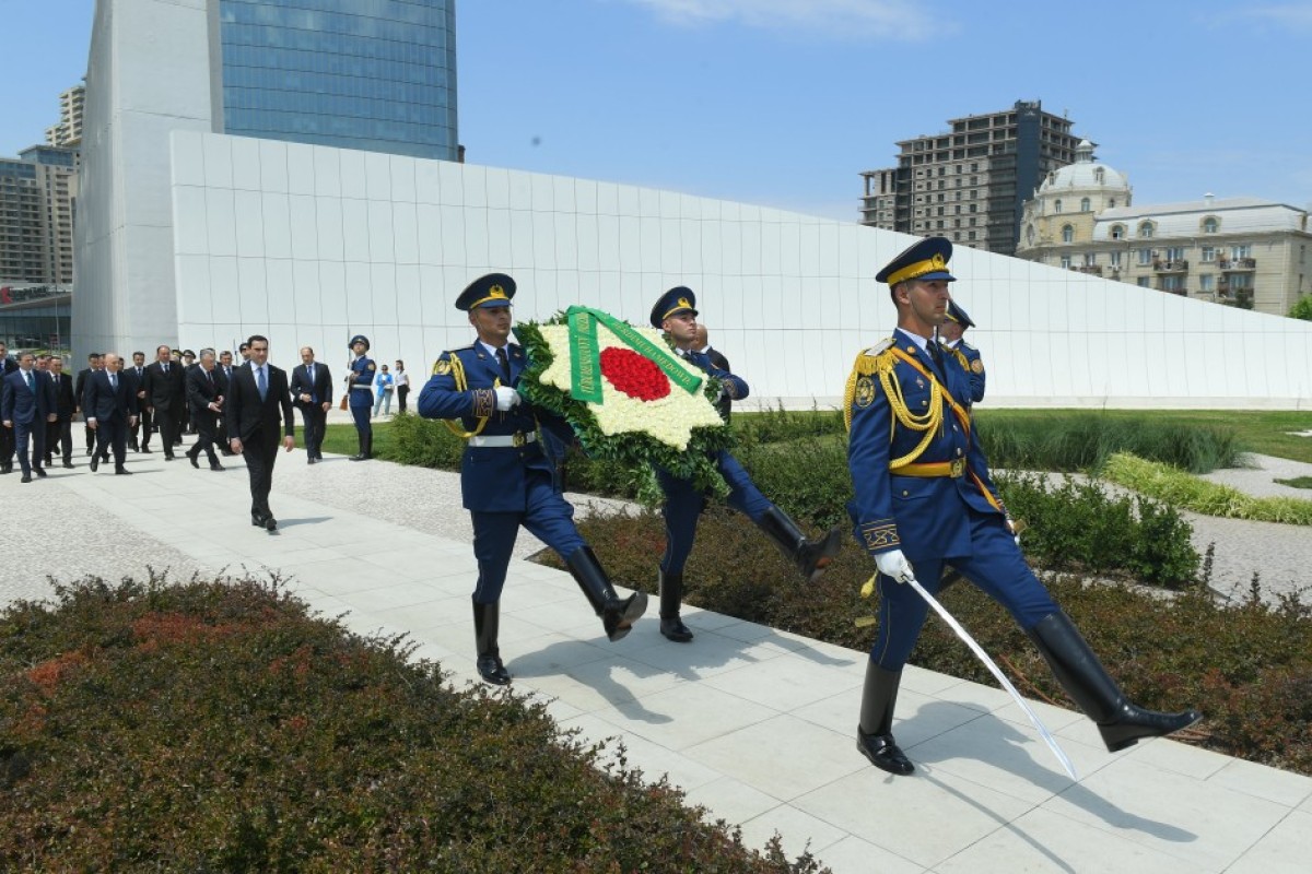 President of Turkmenistan visits Victory Park in Baku - <span class="red_color">PHOTO