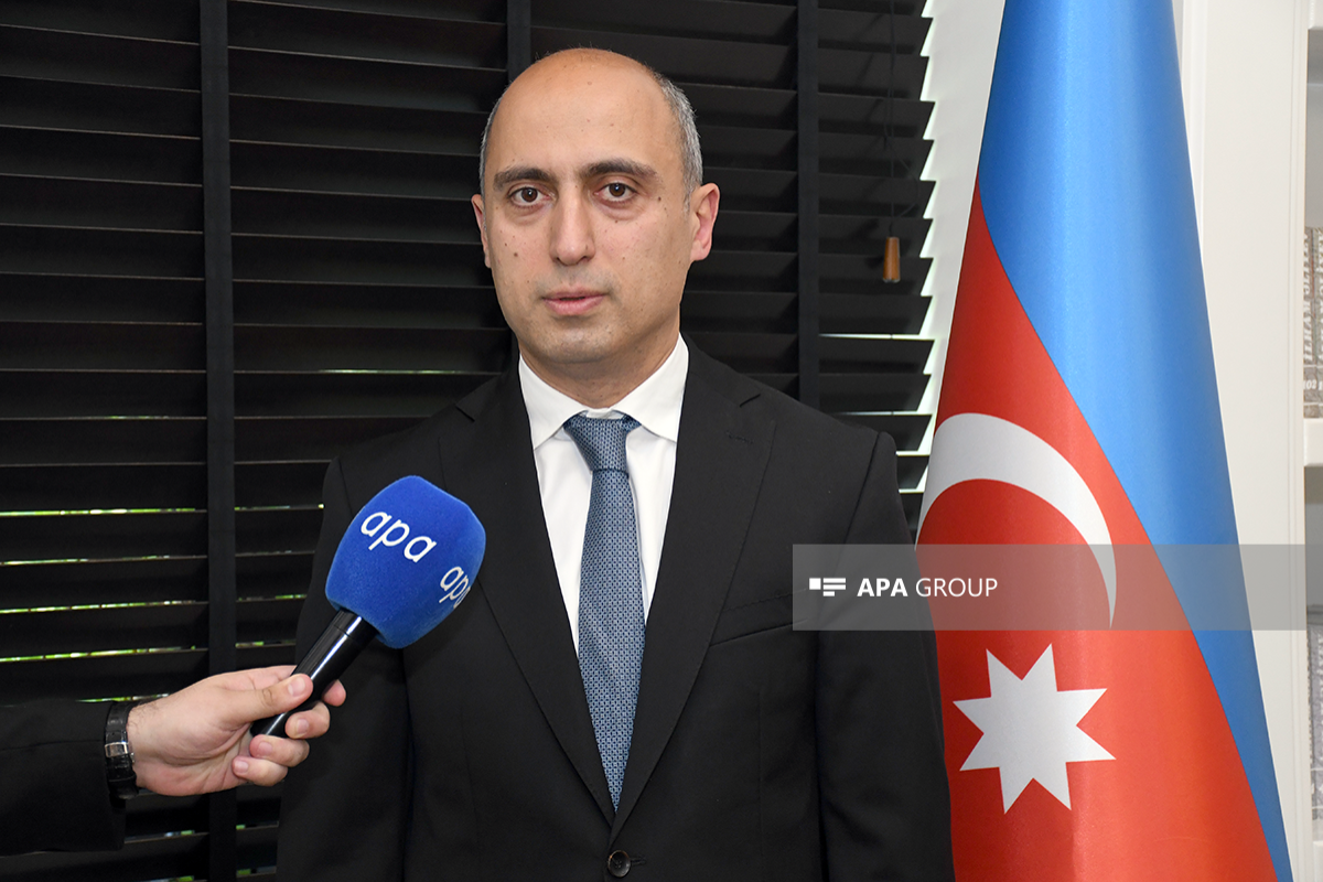 Elm və təhsil naziri Emin Əmrullayev