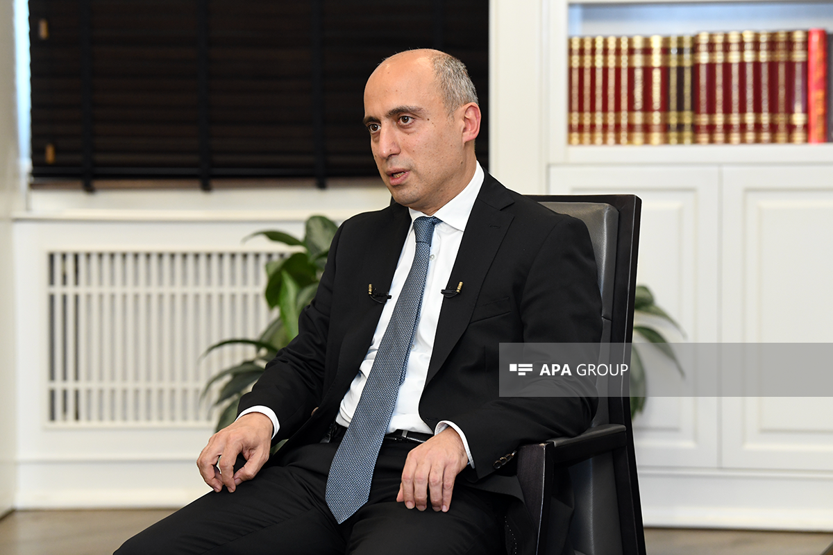 Elm və təhsil naziri Emin Əmrullayev