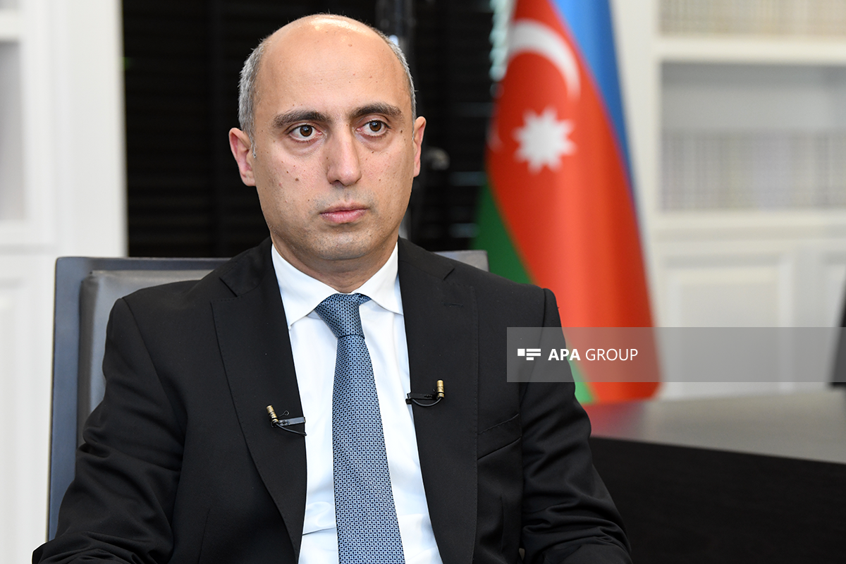 Elm və təhsil naziri Emin Əmrullayev