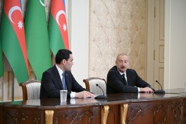 Azərbaycan və Türkmənistan prezidentləri mətbuata bəyanatlarla çıxış ediblər - FOTO 