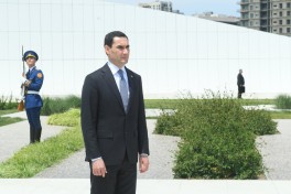 Türkmənistan Prezidenti Zəfər parkını ziyarət edib - FOTO 