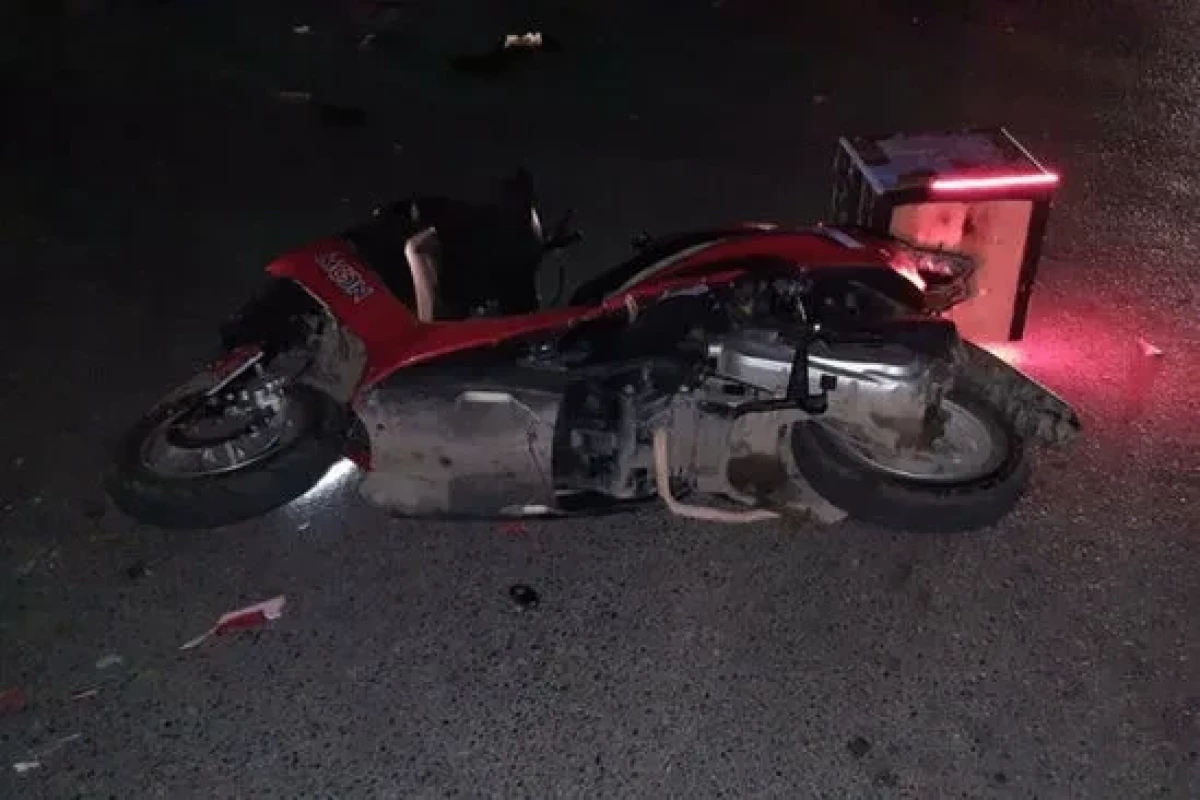 Gəncədə minik avtomobili ilə moped toqquşub, sürücü ölüb