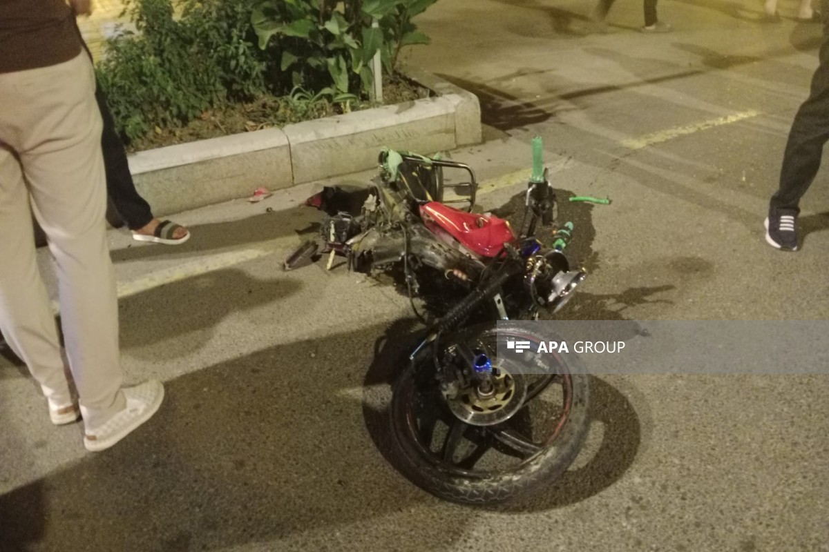 Gəncədə minik avtomobili ilə moped toqquşub, sürücü ölüb - <span class="red_color">FOTO