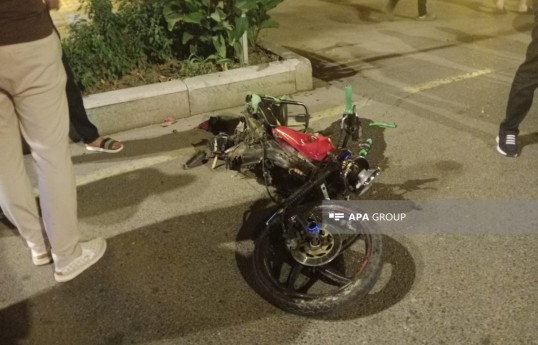 Gəncədə minik avtomobili ilə moped toqquşub, sürücü ölüb - FOTO 