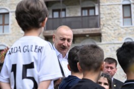 Azərbaycan və Türkmənistan prezidentləri Şuşada inşa edilmiş birinci yaşayış kompleksində olublar