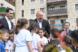 Azərbaycan və Türkmənistan prezidentləri Şuşada inşa edilmiş birinci yaşayış kompleksində olublar