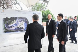 Azərbaycan və Türkmənistan prezidentləri Şuşa məscidində tikinti işlərinin gedişi ilə tanış olublar