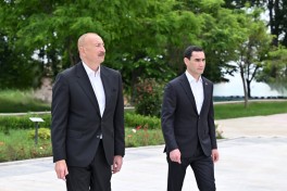 Prezidentlər İlham Əliyev və Sərdar Berdiməhəmmədov Şuşada işğal dövründə güllələnmiş büstlərə baxıblar