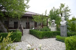 Prezidentlər İlham Əliyev və Sərdar Berdiməhəmmədov Şuşada Bülbülün ev-muzeyində olublar