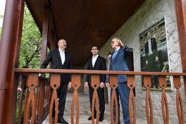 Prezidentlər İlham Əliyev və Sərdar Berdiməhəmmədov Şuşada Bülbülün ev-muzeyində olublar