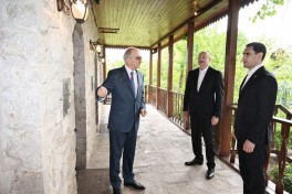 Prezidentlər İlham Əliyev və Sərdar Berdiməhəmmədov Şuşada Bülbülün ev-muzeyində olublar