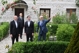 Prezidentlər İlham Əliyev və Sərdar Berdiməhəmmədov Şuşada Bülbülün ev-muzeyində olublar