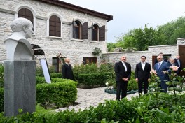 Prezidentlər İlham Əliyev və Sərdar Berdiməhəmmədov Şuşada Bülbülün ev-muzeyində olublar