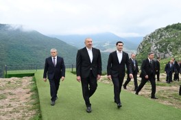 Türkmənistan Prezidentinə Qarabağ atı hədiyyə edilib