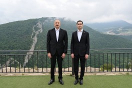 Türkmənistan Prezidentinə Qarabağ atı hədiyyə edilib