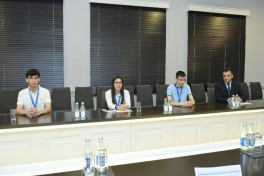 Emin Əmrullayev Respublika Fənn Olimpiadalarının ən yüksək nəticə göstərən qalibləri ilə görüşüb