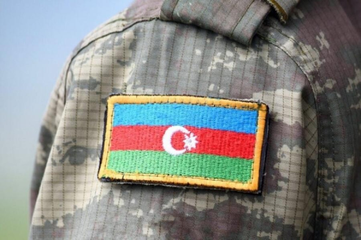 Prezident İlham Əliyev Müdafiə Nazirliyinin hərbi qulluqçularını təltif edib