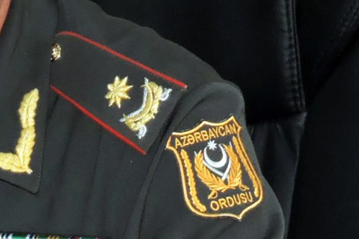 President Ilham Aliyev awards major general rank to five Defense Ministry servicemen