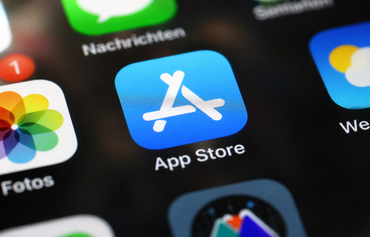 Apple “VKontakte” tətbiqlərinin App Store-dan silinməsini sanksiyalarla izah edib
