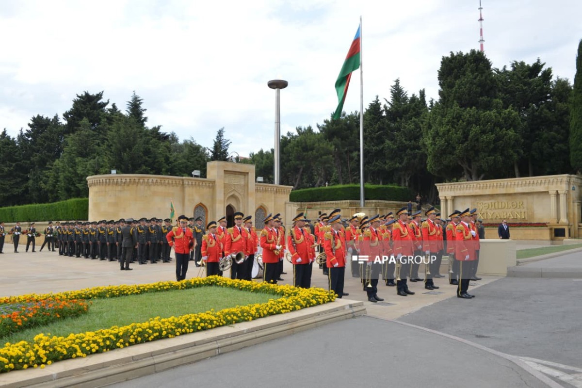 Bakıda Silahlı Qüvvələr Günündə hərbçilərin yürüşü keçirilir - <span class="red_color">FOTO