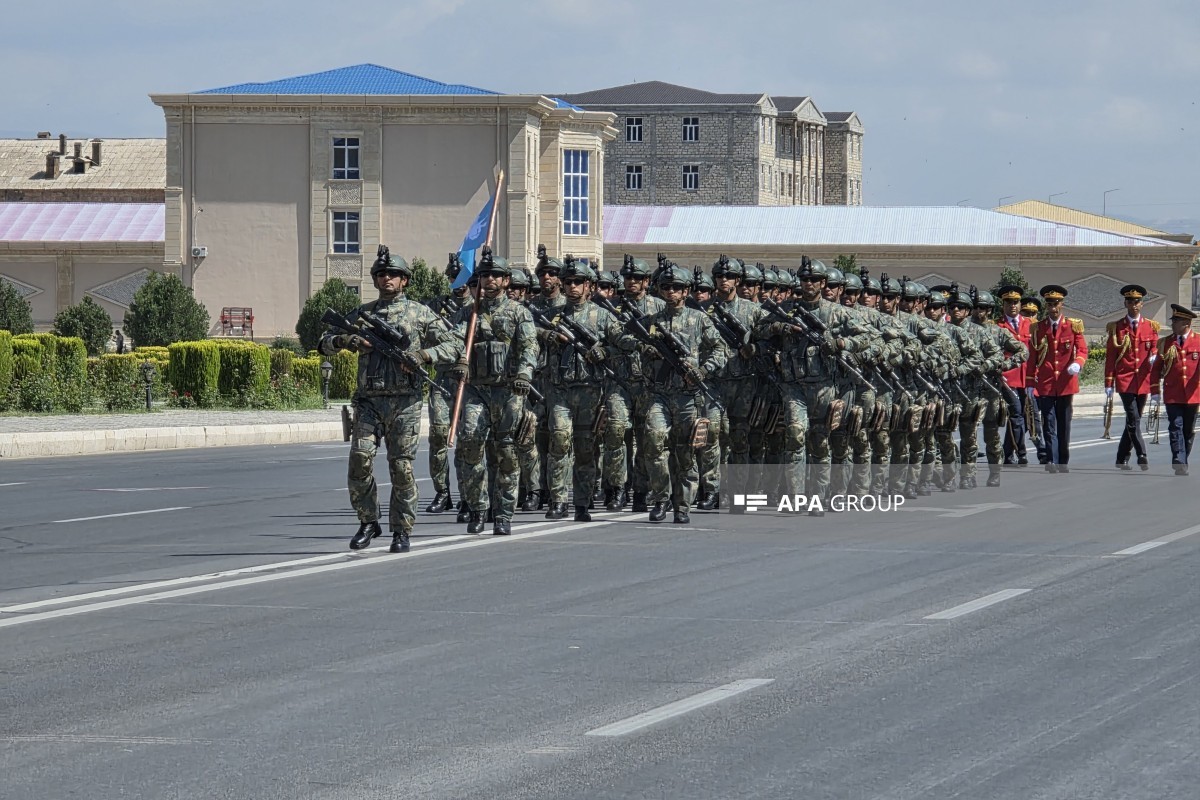 Naxçıvanda hərbi orkestrin müşayiəti ilə yürüş başlayıb - <span class="red_color">FOTO