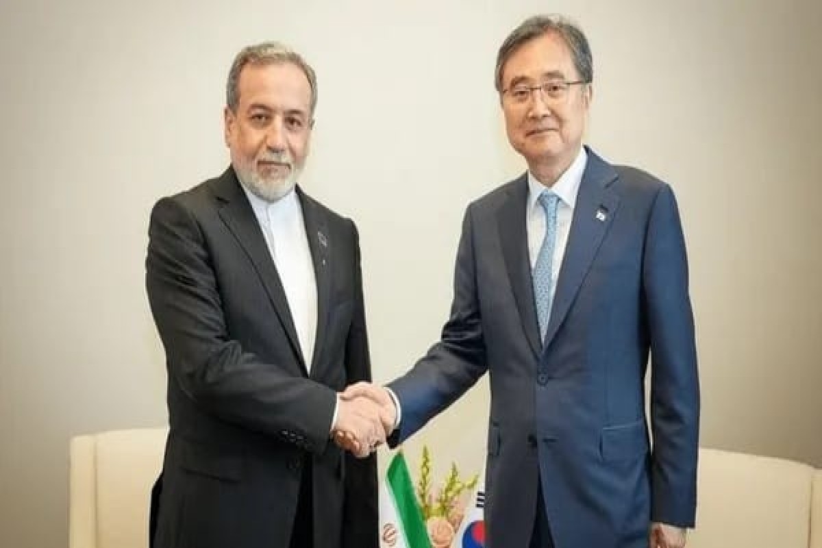 İranın xarici işlər naziri Abbas Əraqçi və Cənubi Koreyanın xarici işlər naziri Ço Hyon