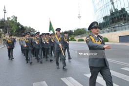 Bakıda Silahlı Qüvvələr Günündə hərbçilərin yürüşü keçirilir - FOTO 
