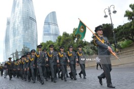 Bakıda Silahlı Qüvvələr Günündə hərbçilərin yürüşü keçirilir - FOTO 