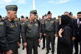 MN-in rəhbər heyəti Fəxri Xiyaban, Zəfər parkı və Hərbi Memorial Məzarlığı ziyarət edib