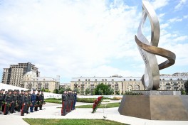 MN-in rəhbər heyəti Fəxri Xiyaban, Zəfər parkı və Hərbi Memorial Məzarlığı ziyarət edib