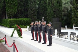 MN-in rəhbər heyəti Fəxri Xiyaban, Zəfər parkı və Hərbi Memorial Məzarlığı ziyarət edib