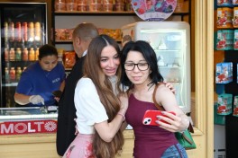 Leyla Əliyeva və Arzu Əliyeva “CandyFest” yay festivalını ziyarət edib və “Sehrli mirvari” su sirki şousunu izləyiblər - FOTO 