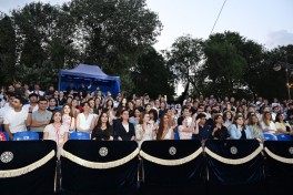Leyla Əliyeva və Arzu Əliyeva “CandyFest” yay festivalını ziyarət edib və “Sehrli mirvari” su sirki şousunu izləyiblər - FOTO 