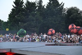 Leyla Əliyeva və Arzu Əliyeva “CandyFest” yay festivalını ziyarət edib və “Sehrli mirvari” su sirki şousunu izləyiblər - FOTO 