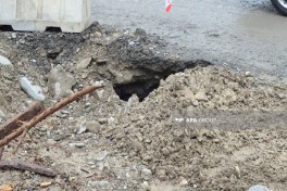 Qəbələdə güclü leysan yağışlarından sonra evlərin həyətinə su dolub, yollarda hərəkət məhdudlaşıb