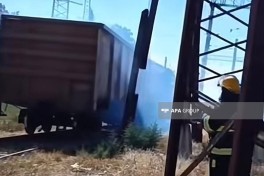 Yevlax dəmir yolu vağzalında yük vaqonunda yanğın olub - FOTOLENT 