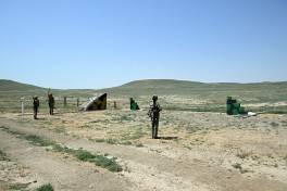 Azərbaycan Ordusunda gənc zabitlərlə nümayiş məşğələləri keçirilib
