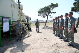 Azərbaycan Ordusunda gənc zabitlərlə nümayiş məşğələləri keçirilib