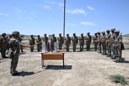 Azərbaycan Ordusunda gənc zabitlərlə nümayiş məşğələləri keçirilib