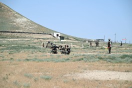 Azərbaycan Ordusunda gənc zabitlərlə nümayiş məşğələləri keçirilib