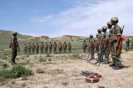 Azərbaycan Ordusunda gənc zabitlərlə nümayiş məşğələləri keçirilib