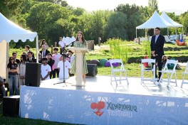 Leyla Əliyeva və Alona Əliyeva Xeyirxahlıq Festivalında iştirak ediblər